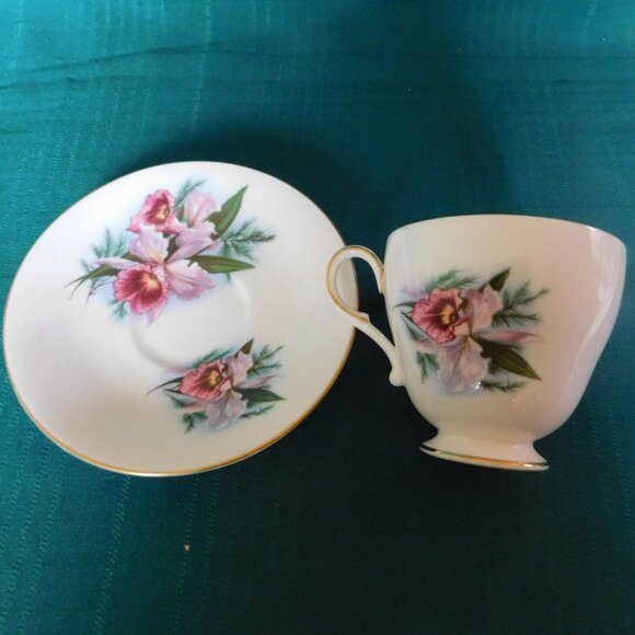 Roslyn pink purple flower cup saucer VGU - Picture 3 of 7